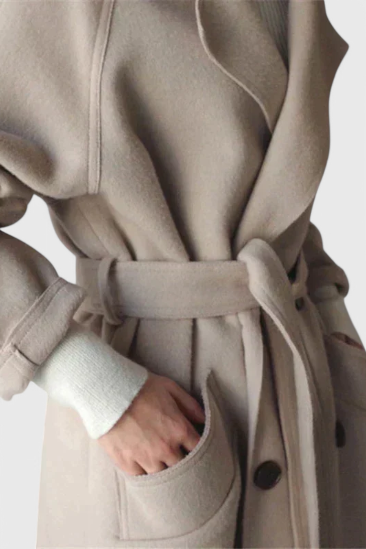 Clara Tailored Wool Coat with Elegant Silhouette
