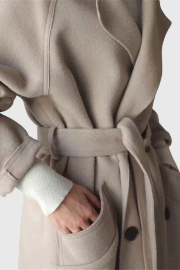 Clara Tailored Wool Coat with Elegant Silhouette
