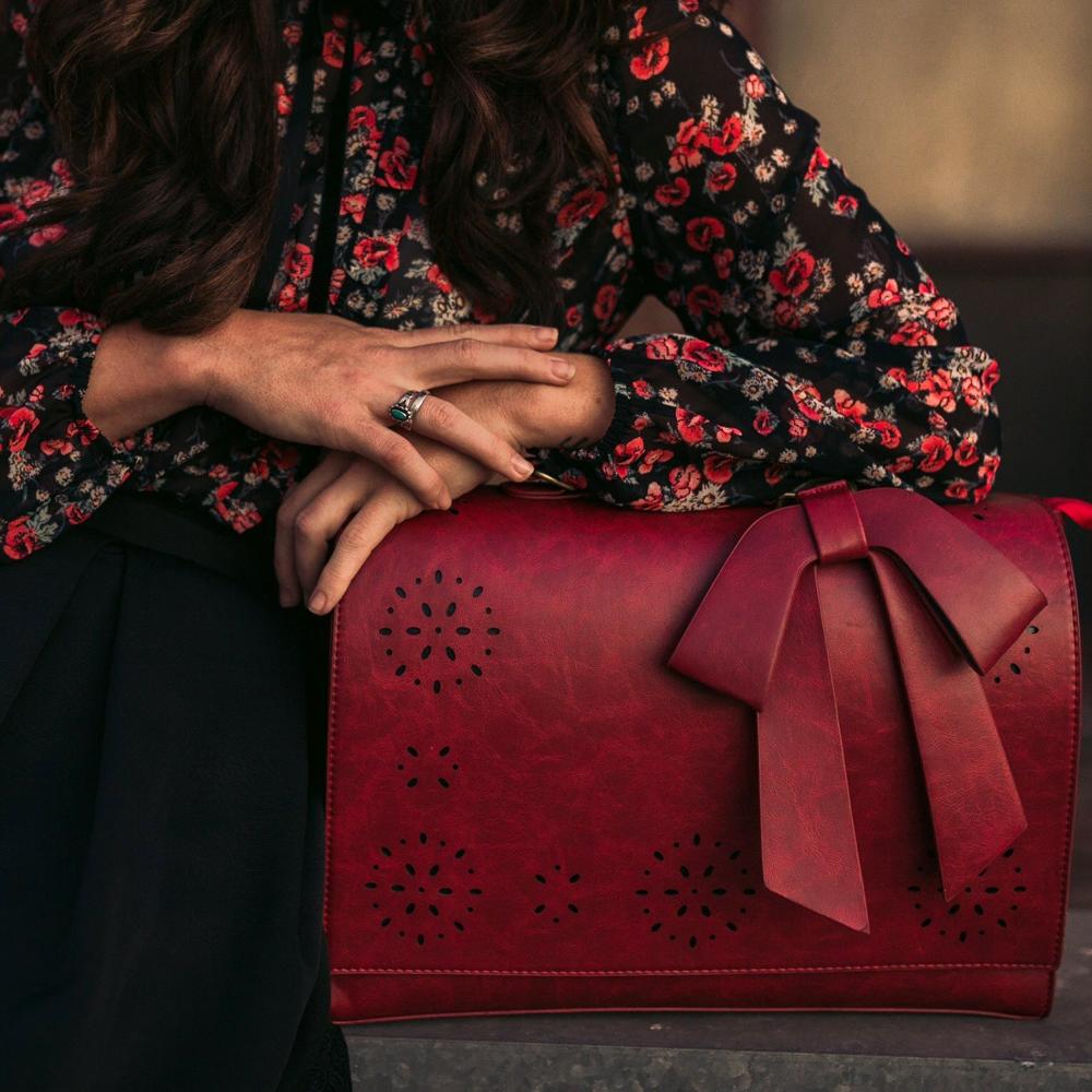 Chic Bow-Tie Satchel